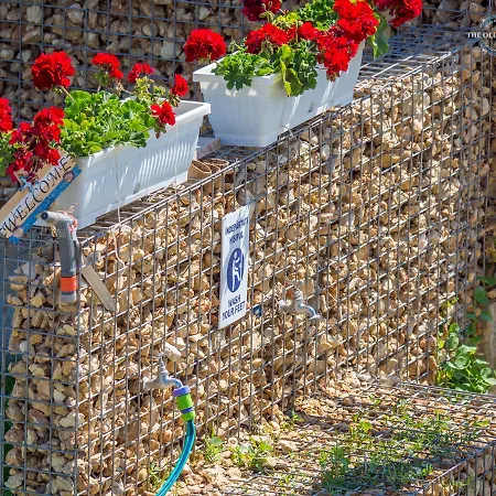 ホテル The Old Border 3*